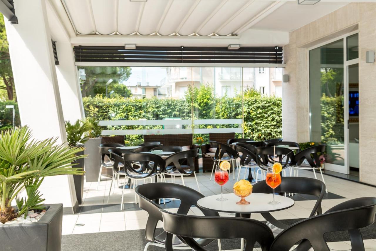 Hotel & Aparthotel Carinthia S ลิโดดิเยโซโล ภายนอก รูปภาพ