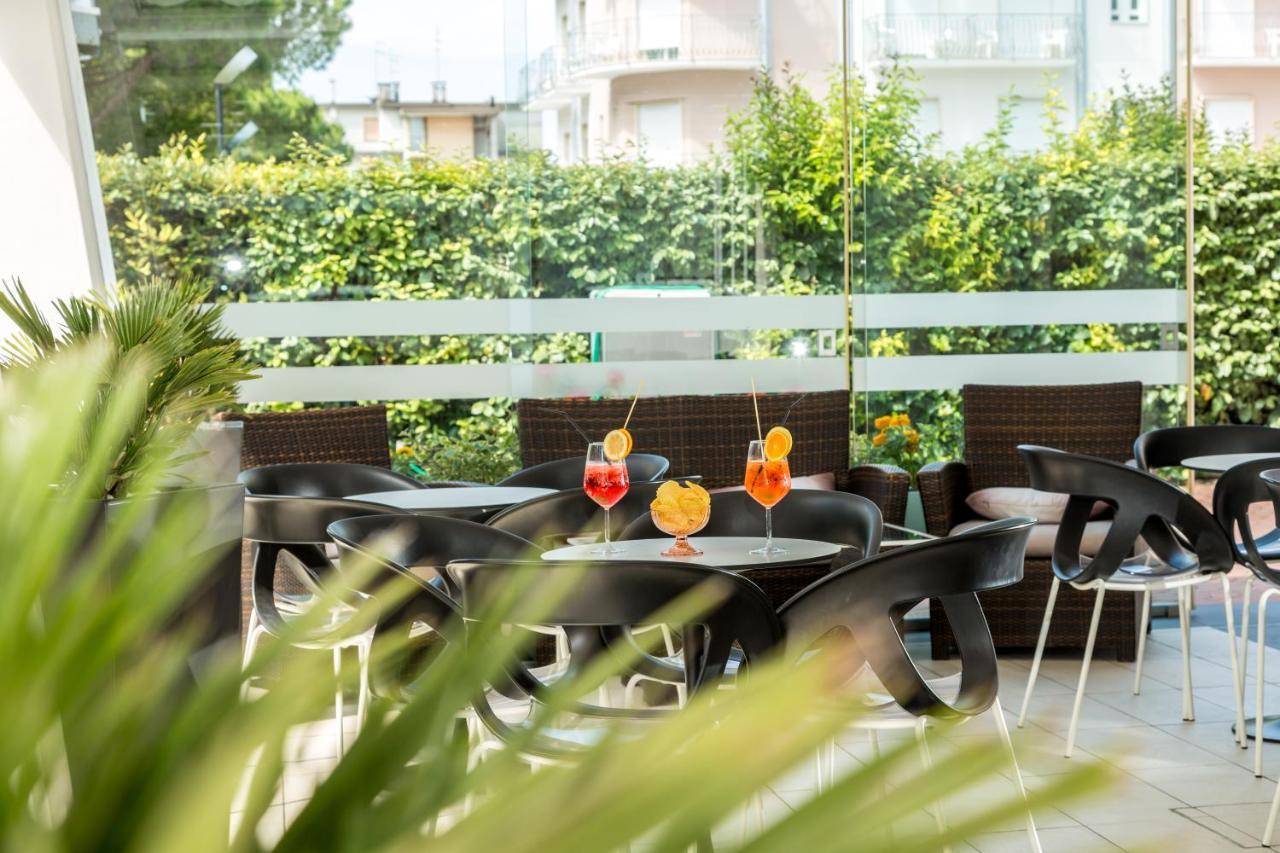 Hotel & Aparthotel Carinthia S ลิโดดิเยโซโล ภายนอก รูปภาพ