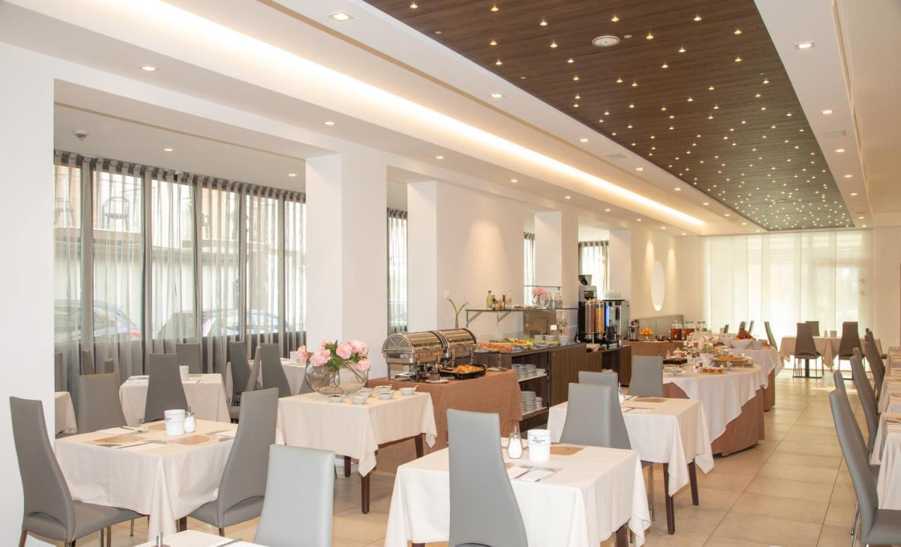 Hotel & Aparthotel Carinthia S ลิโดดิเยโซโล ภายนอก รูปภาพ