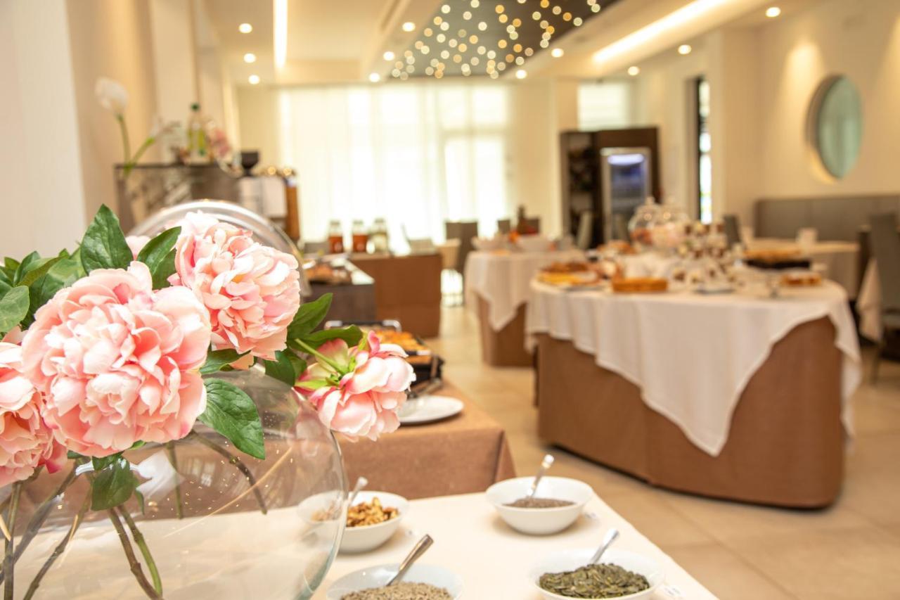 Hotel & Aparthotel Carinthia S ลิโดดิเยโซโล ภายนอก รูปภาพ