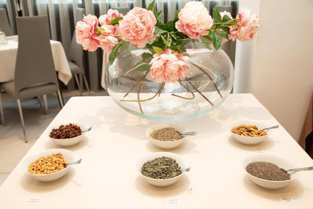 Hotel & Aparthotel Carinthia S ลิโดดิเยโซโล ภายนอก รูปภาพ