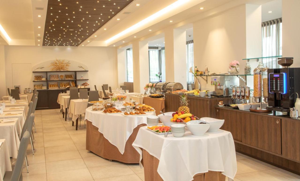 Hotel & Aparthotel Carinthia S ลิโดดิเยโซโล ภายนอก รูปภาพ