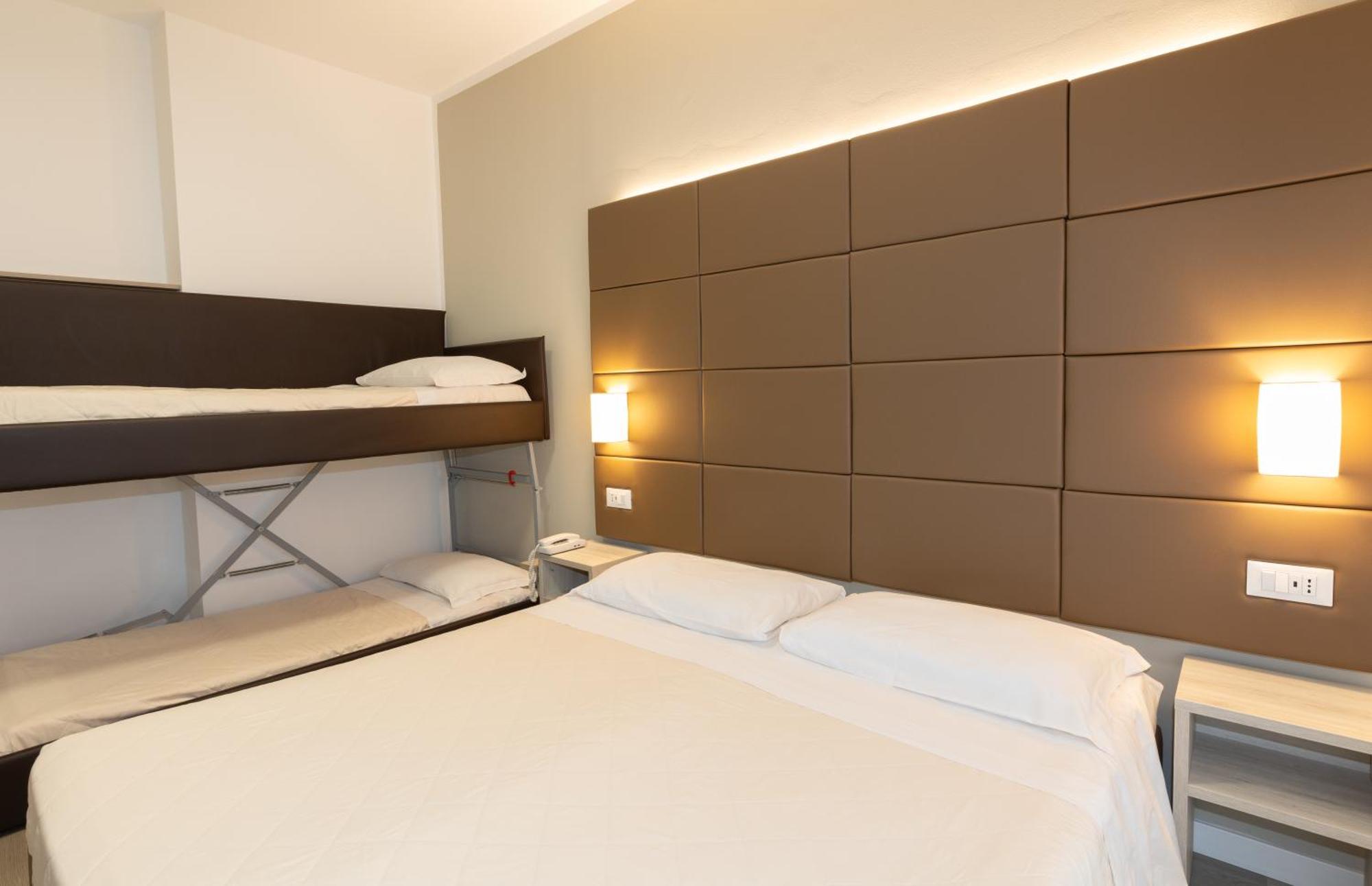 Hotel & Aparthotel Carinthia S ลิโดดิเยโซโล ภายนอก รูปภาพ