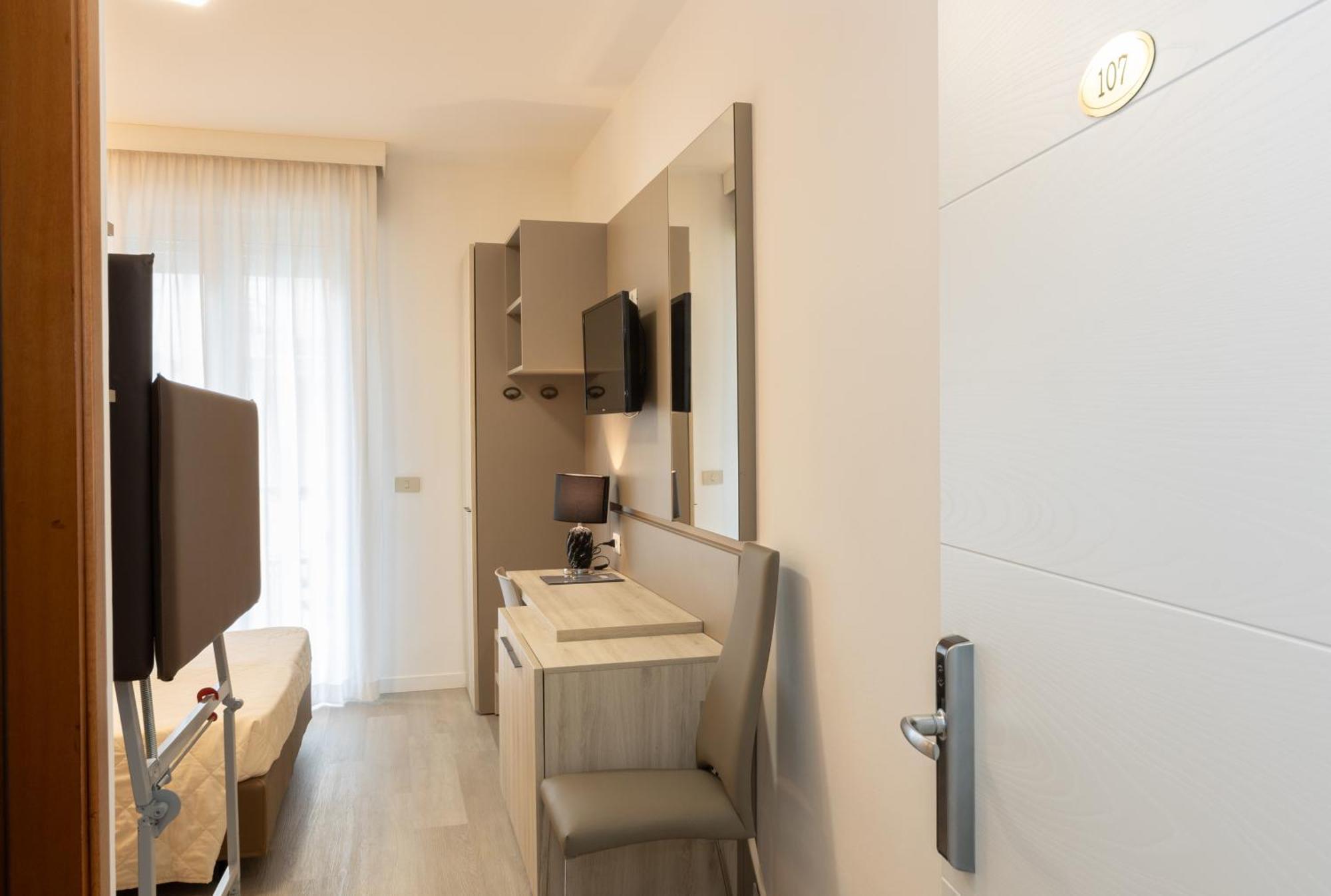 Hotel & Aparthotel Carinthia S ลิโดดิเยโซโล ภายนอก รูปภาพ