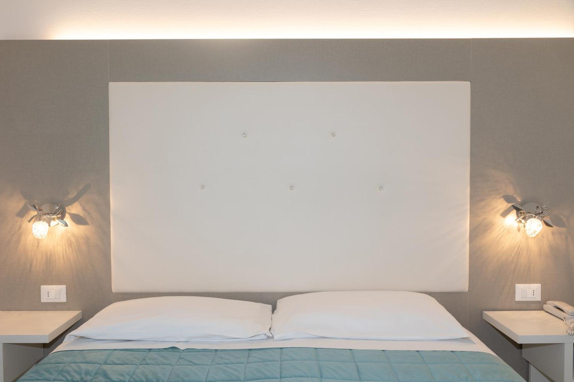Hotel & Aparthotel Carinthia S ลิโดดิเยโซโล ภายนอก รูปภาพ