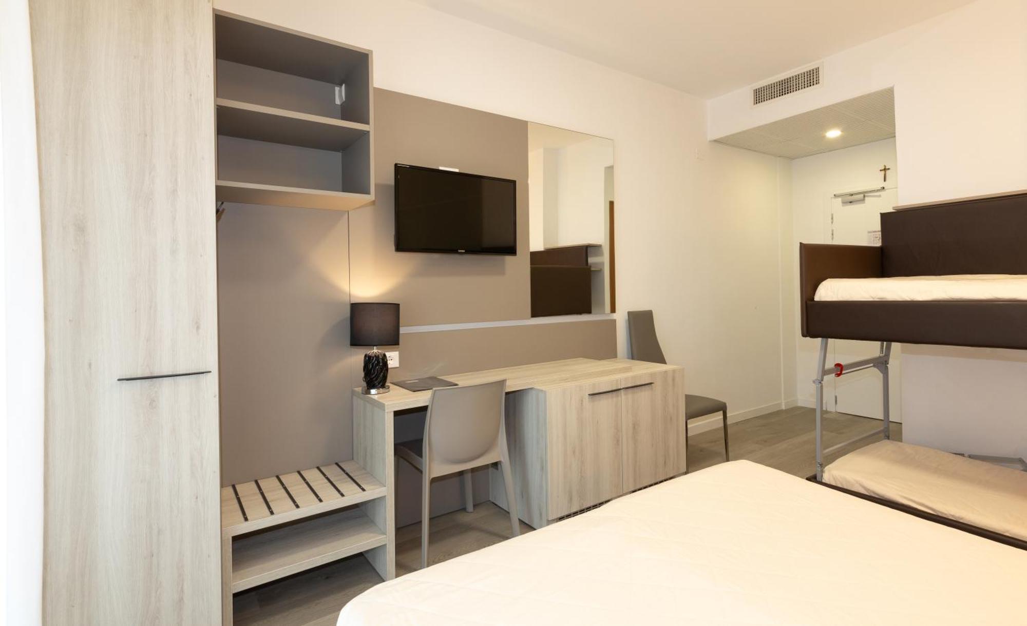 Hotel & Aparthotel Carinthia S ลิโดดิเยโซโล ภายนอก รูปภาพ